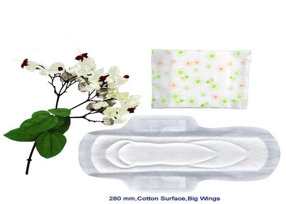 Weißes PET Backsheet beflügelte Hypoallergenic gesundheitliche Auflagen für schweres Bluten